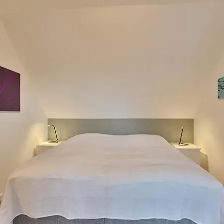 Am Rosenhain 19 Am Rosenhain 19 4 *